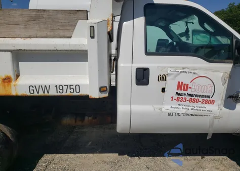 2015 Ford F550 Super Duty z USA, uszkodzony, nr VIN 1FDUF5HT8FED71023